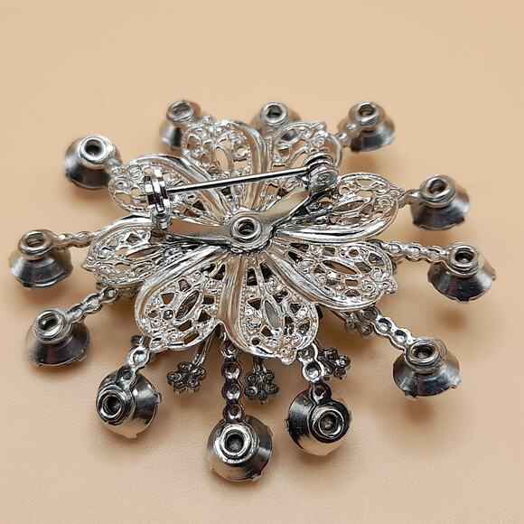 Vintage Light Blue Snowflake Brooch, Silver Tone Filigree, 1950s Pin - Picture 8 of 10